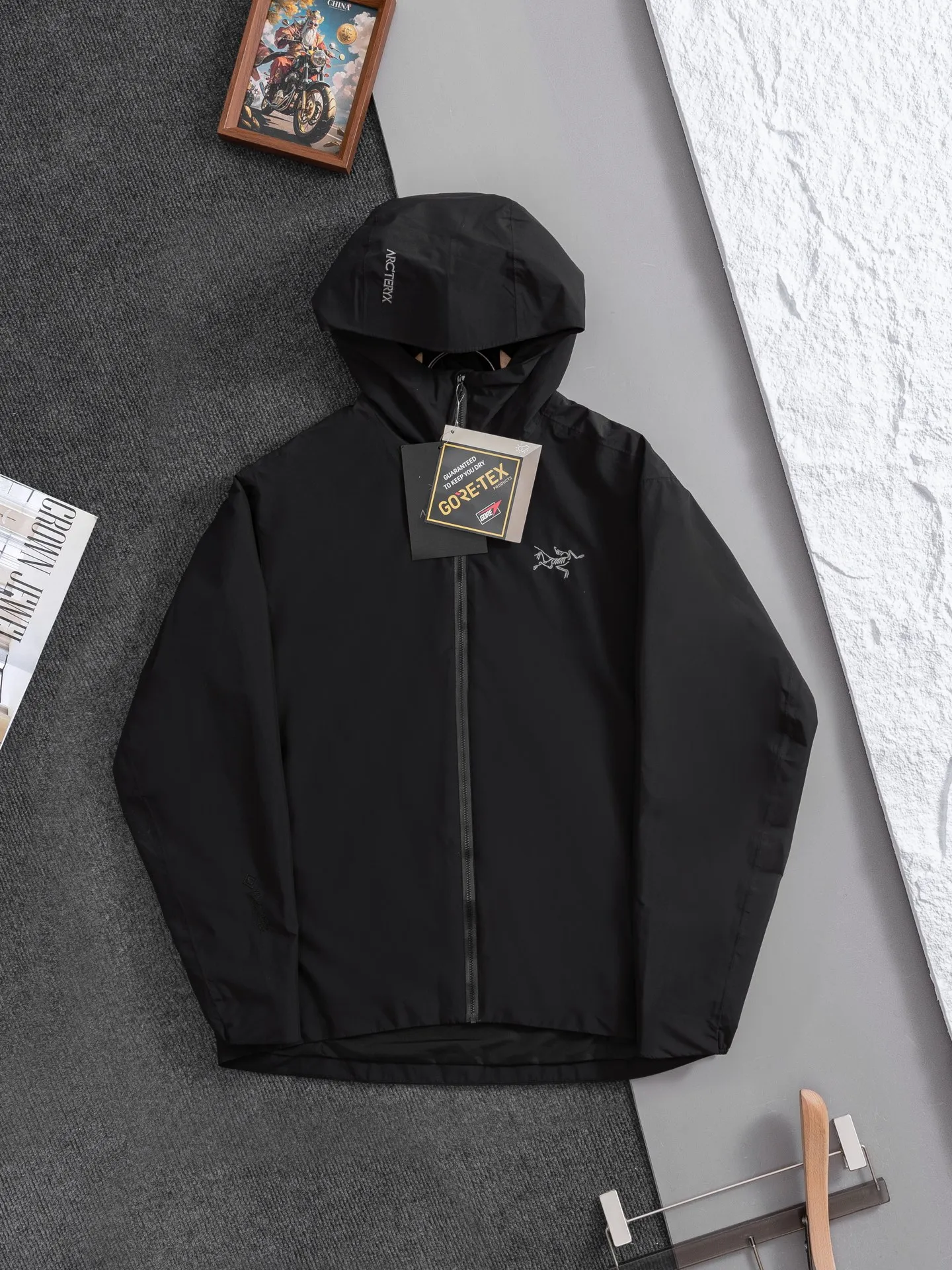 （ NFC） Arc‘teryx/ SOLANO HOODY SOLANO Jacket Same Style ， 2024 2025 ： 。 。 。 ： Gore-Tex （Windstopper） ， 、 Breathable 。 ， ， 。 DWR（ ） ， 。 3 、 （ 、 ）。 ， ， 。 # # #solano # # ： 、